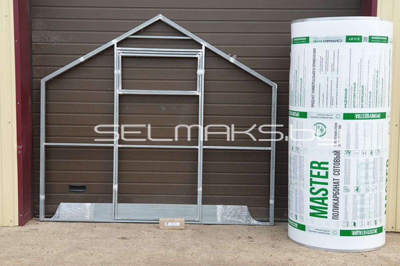 Упакованная теплица, готовая к перевозке